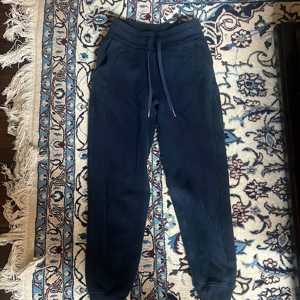 Fleece-lined lululemon scuba high rise full length joggers in size 2 navy blue